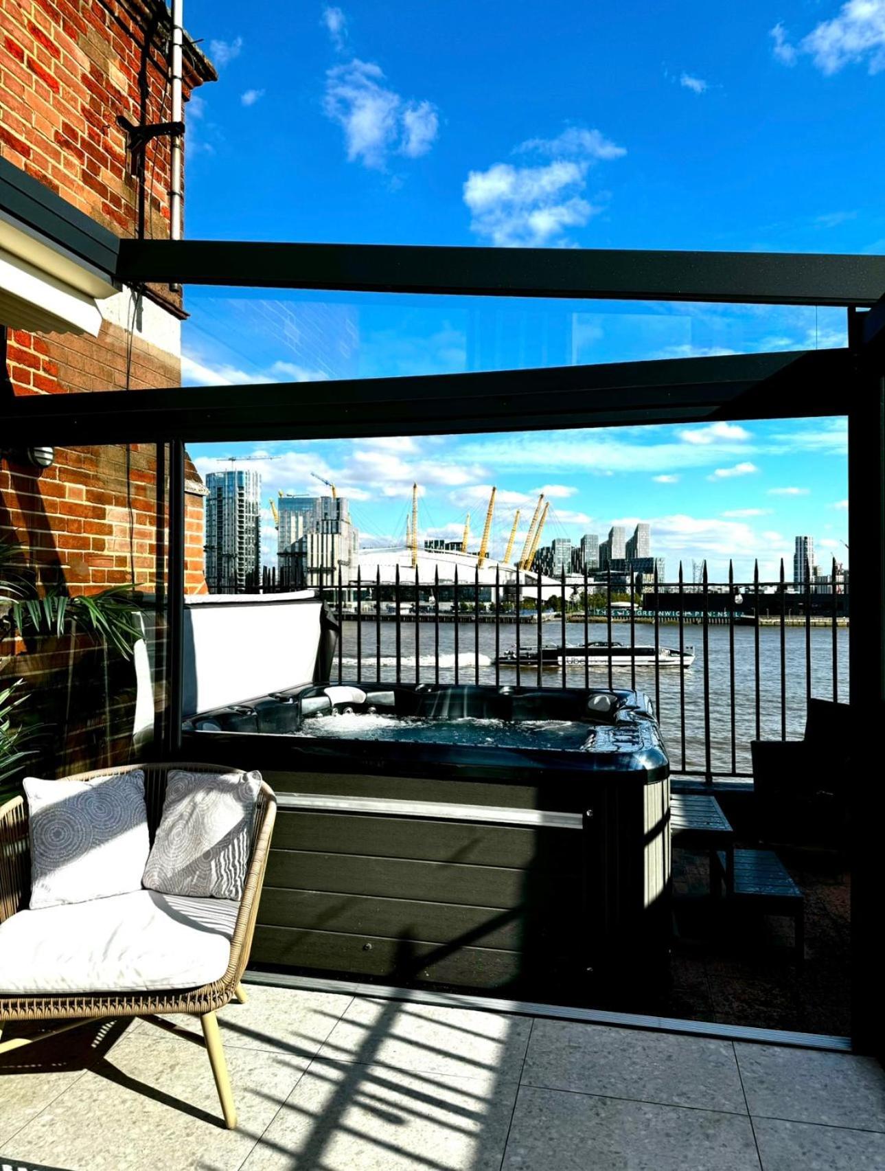 3 X Bedroom Riverside Flat With Hot Tub On Roof Terrace Лондон Екстериор снимка